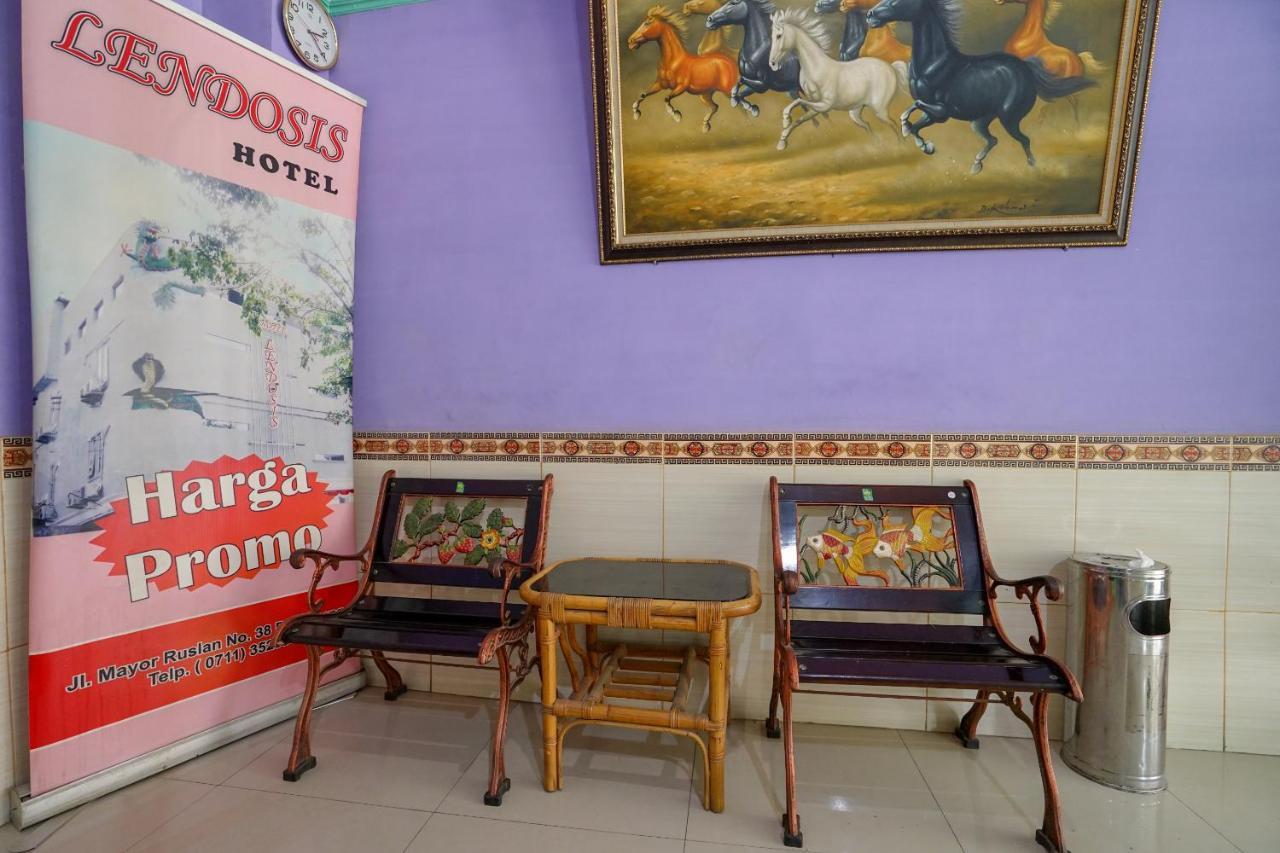 Oyo 1495 Hotel Lendosis Palembang Exterior photo